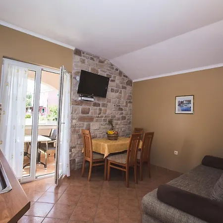 Anamarija S Apartment Lopar